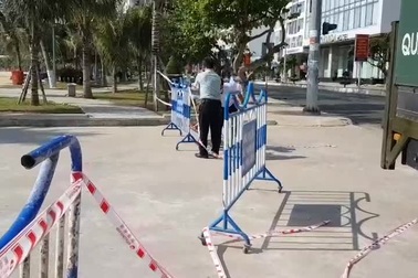 Khánh Hòa: Bãi biển vắng tanh trong ngày đầu "cách ly xã hội"