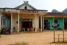 Thiếu phòng học, cô trò phải “tá túc” ở nhà văn hóa thôn