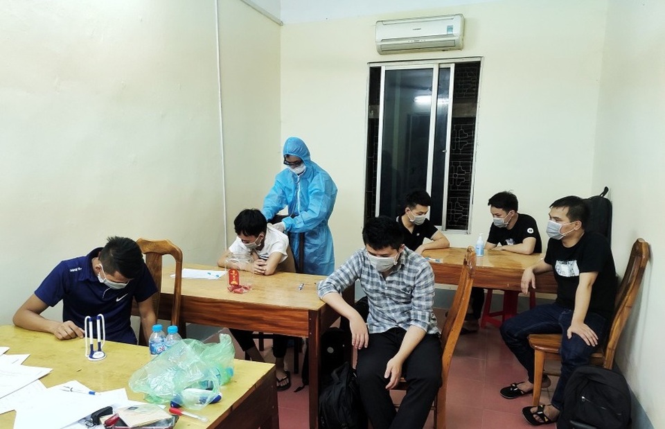 16 người Trung Quốc nhập cảnh trái phép vào Đà Nẵng để xin việc - 3 16 người Trung Quốc nhập cảnh trái phép vào Đà Nẵng để xin việc - 3