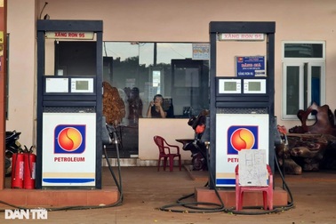 Xử phạt một cửa hàng tự ý nâng giá xăng thêm 1.000 đồng/lít