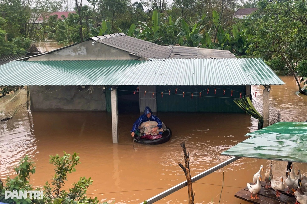 Ba tháng 2 cơn bão dữ dội và một trận lụt lớn, người dân giúp nhau vượt khó - 1 Ba tháng 2 cơn bão dữ dội và một trận lụt lớn, người dân giúp nhau vượt khó - 1