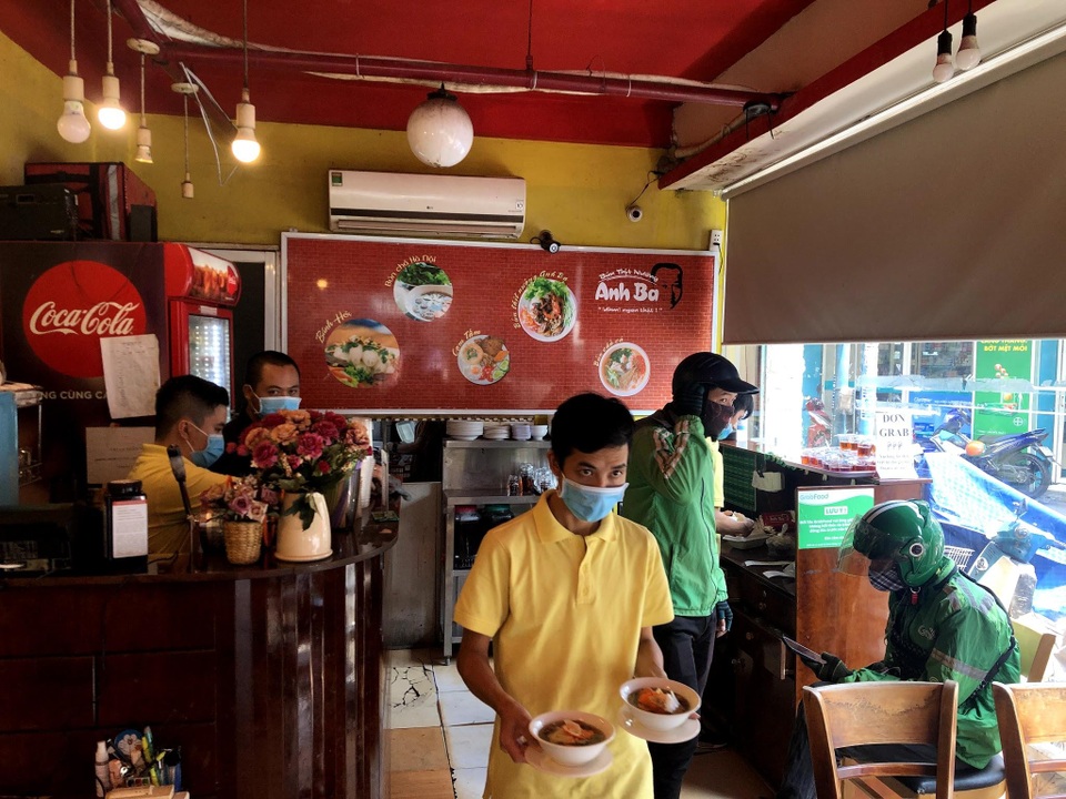 Lịch nghỉ học kéo dài, dịch vụ đặt món “lên ngôi” trong giới học sinh, sinh viên - 2 Lịch nghỉ học kéo dài, dịch vụ đặt món “lên ngôi” trong giới học sinh, sinh viên - 2