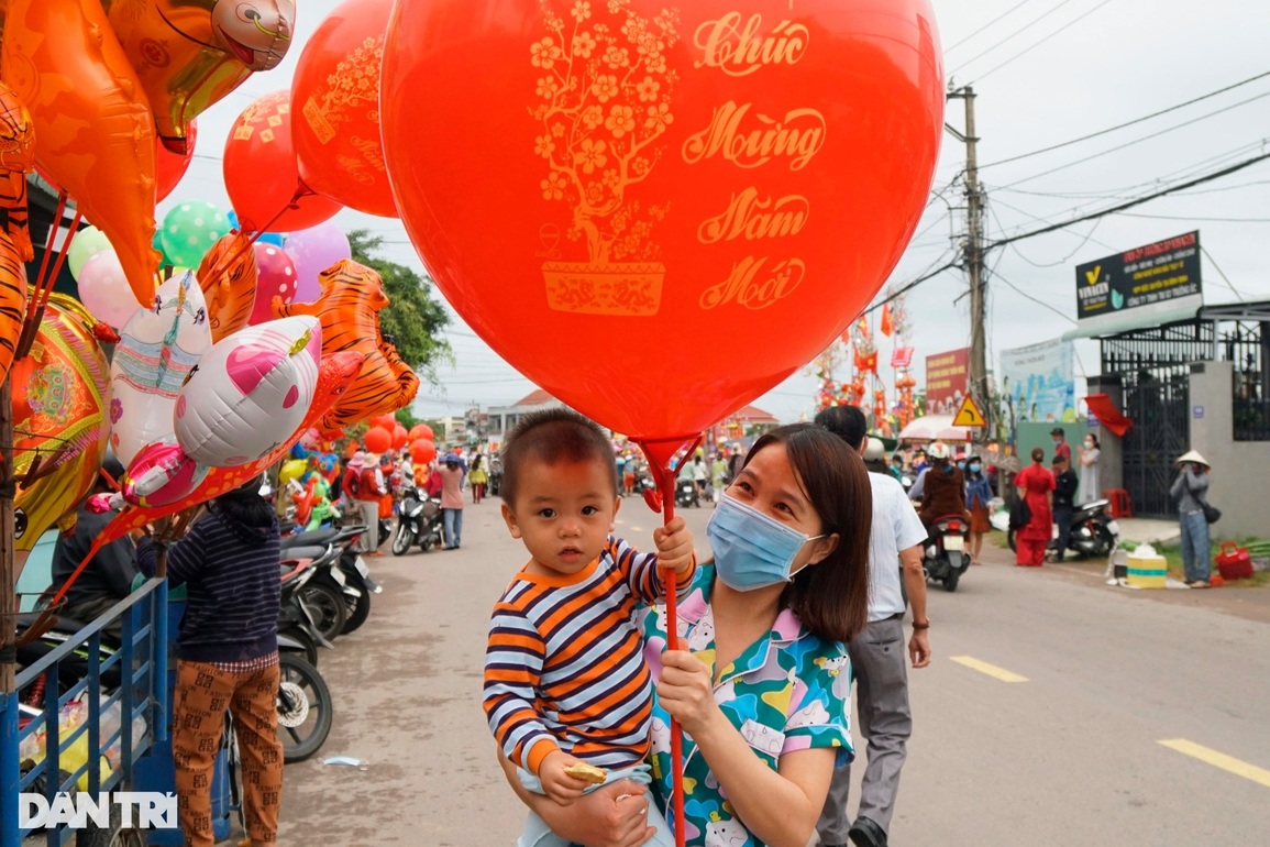 Mùng 1 Tết đi chợ Gò mua bó rau muống cầu gì được nấy - 3 Mùng 1 Tết đi chợ Gò mua bó rau muống cầu gì được nấy - 3