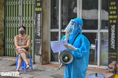 Từ 23/8 TPHCM siết chặt "vùng đỏ", TP Hà Nội giãn cách đến ngày 6/9