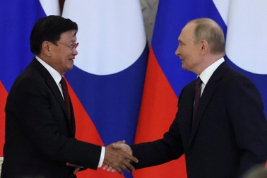 Tổng thống Putin nhận món quà đặc biệt của Lào