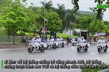 Dàn mô tô đặc chủng hộ tống Tổng thống Hàn Quốc trên đường phố Hà Nội