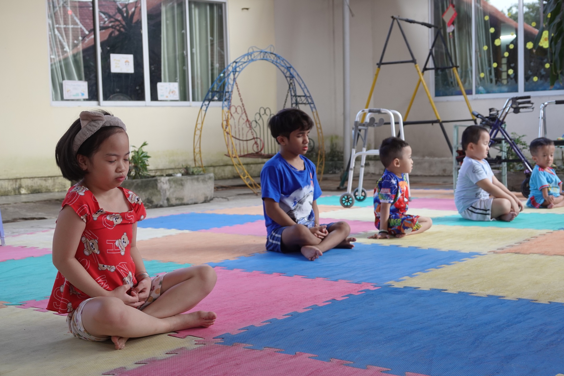 Doanh nhân U70 kiếm tiền mài dũa kim cương: Ông bố có 280 con - 10 Doanh nhân U70 kiếm tiền mài dũa kim cương: Ông bố có 280 con - 10