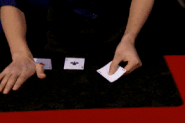 Thần bài tái xuất, người xem lại sởn da gà