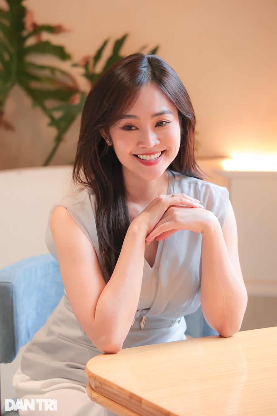 MC Thùy Linh VTV: Chồng kém 5 tuổi cưng chiều, U40 không áp lực sinh con - 1
