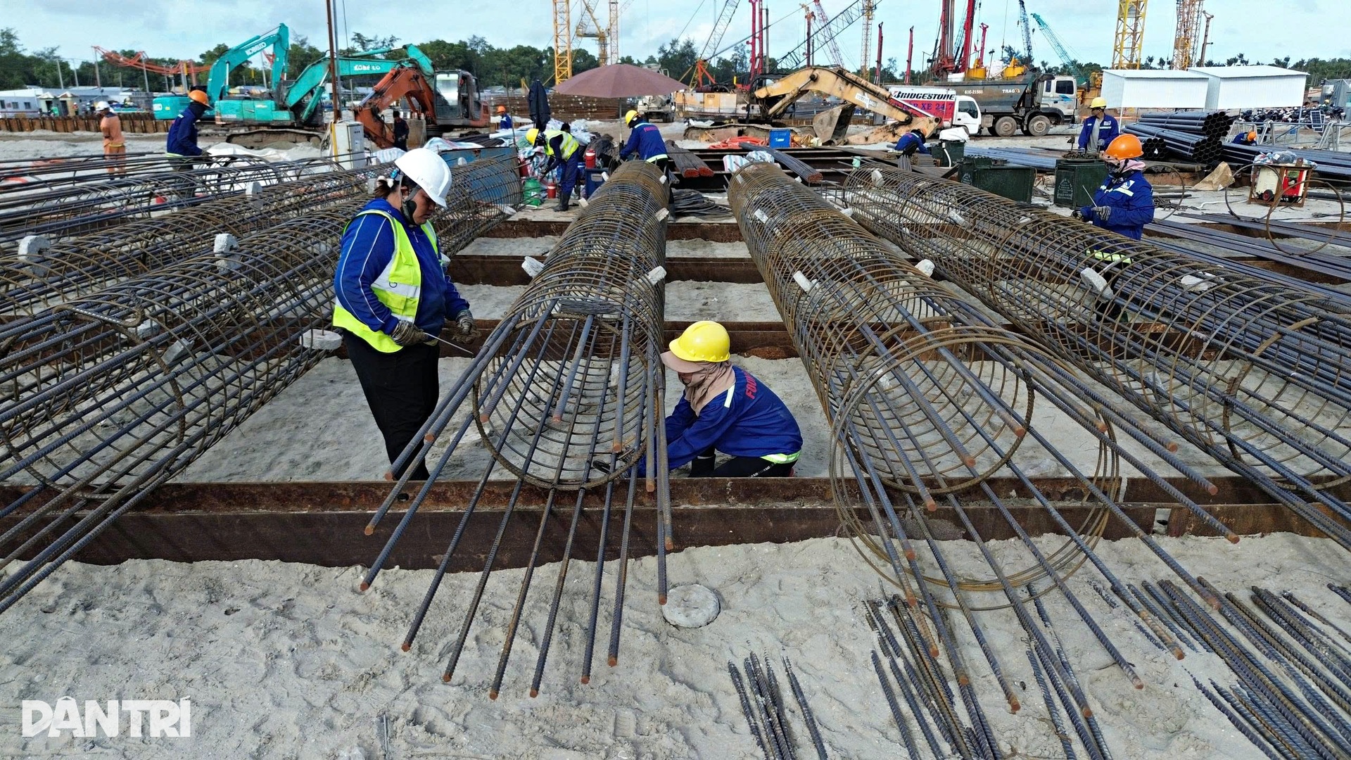 Bứt tốc thi công siêu dự án trung tâm hội nghị APEC ở Phú Quốc - 4 Bứt tốc thi công siêu dự án trung tâm hội nghị APEC ở Phú Quốc - 4