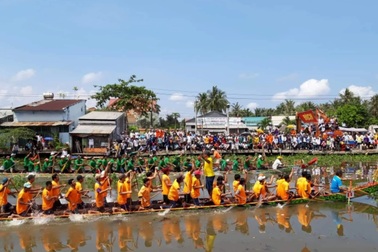 Sôi nổi đua ghe Ngo tại Bạc Liêu.