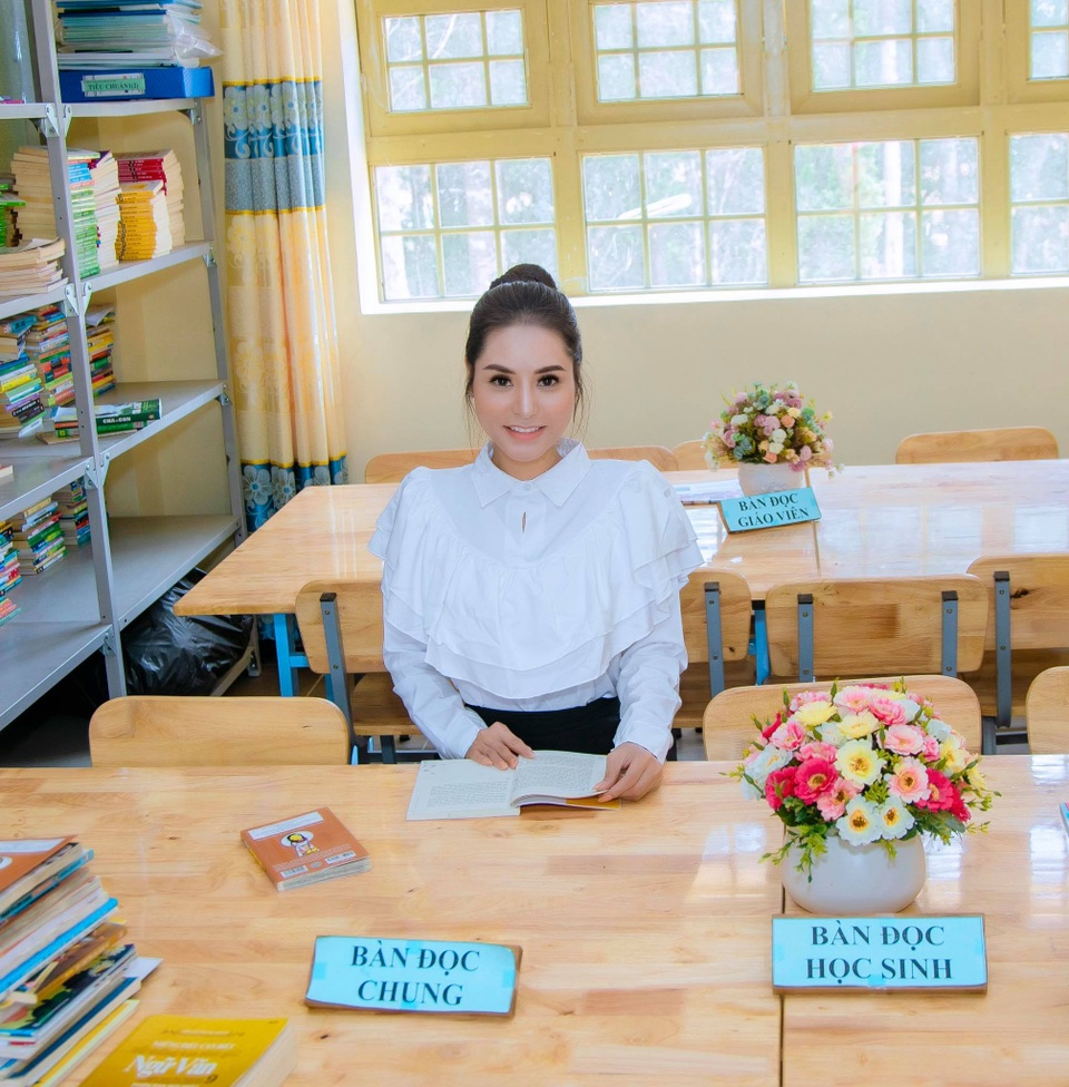 Di Khả Hân tặng quà cho các học sinh dân tộc - 3 Di Khả Hân tặng quà cho các học sinh dân tộc - 3