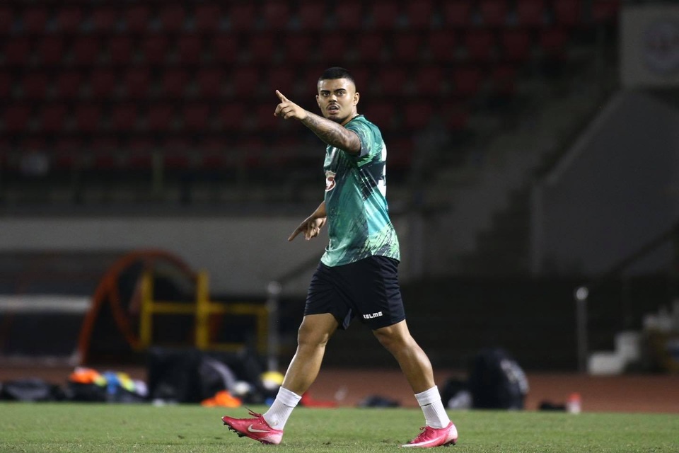 Lee Nguyễn tích cực chuẩn bị cho ngày tái ngộ V-League - 6 Lee Nguyễn tích cực chuẩn bị cho ngày tái ngộ V-League - 6