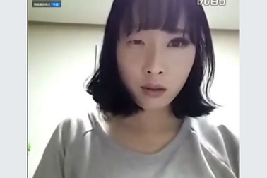 Choáng với clip tẩy trang của cô gái Hàn Quốc