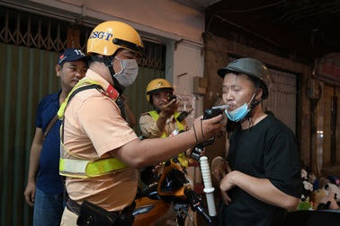 Quá chén trong ngày nghỉ lễ, nam thanh niên ở TPHCM bị phạt 7 triệu đồng