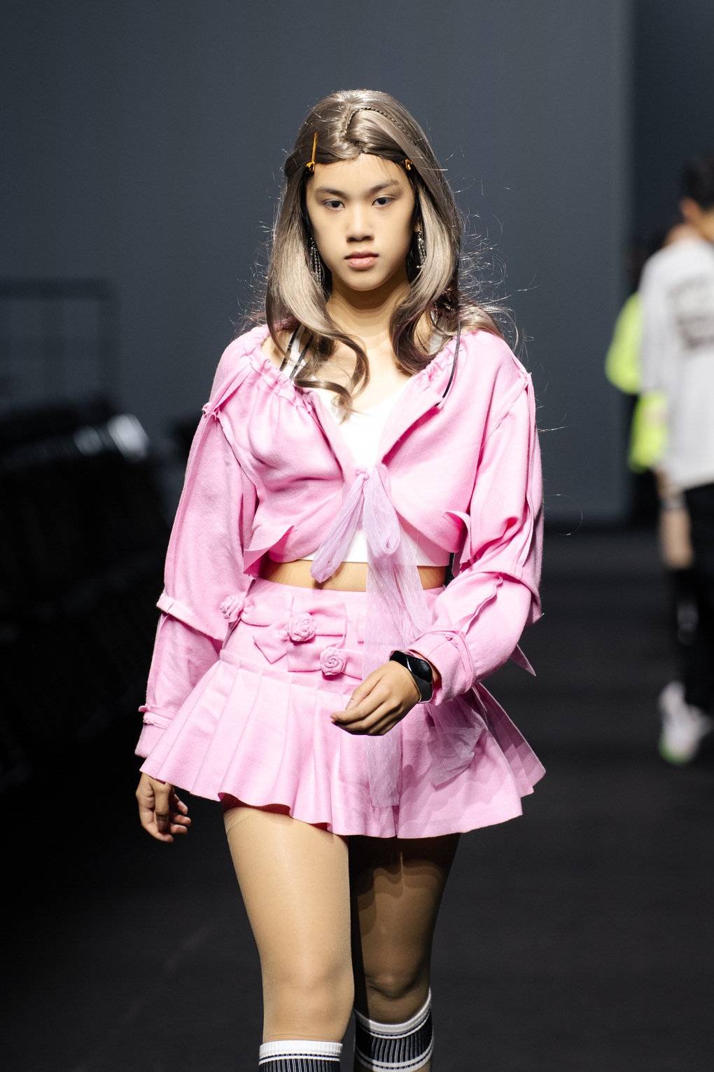Bảo Hà khoe chân dài, Kelly Ngọc Anh catwalk trên giày cao 15cm tại Seoul - 9 Bảo Hà khoe chân dài, Kelly Ngọc Anh catwalk trên giày cao 15cm tại Seoul - 9