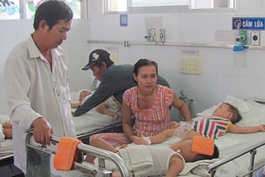 TPHCM: Trẻ ùn ùn nhập viện 