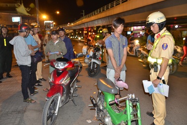 CSGT ra quân phòng, chống đua xe trước thềm AFF Cup 2016