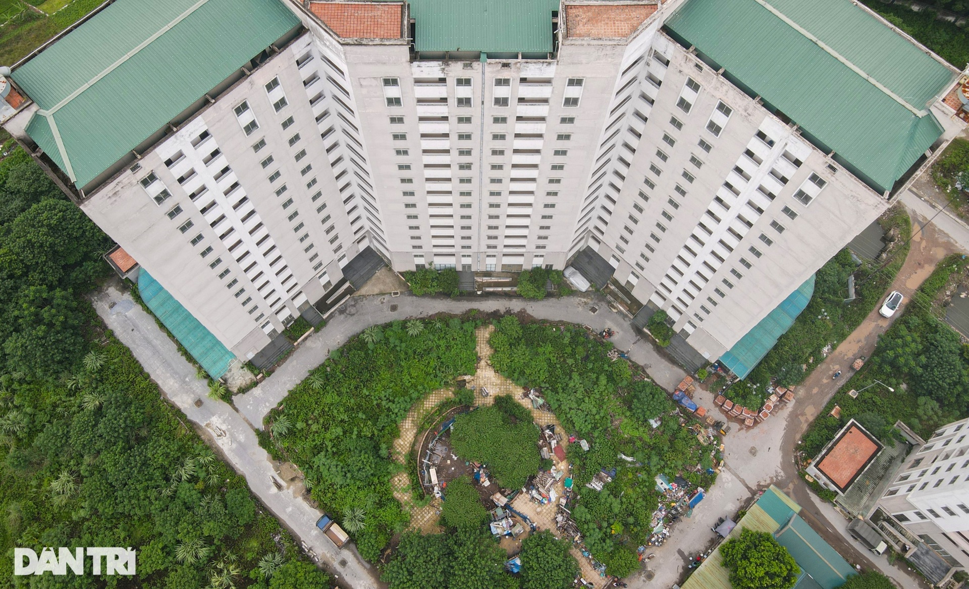 Khu tái định cư trăm tỷ: Nơi để cỏ mọc, chỗ nuôi gà ở Hà Nội - 2