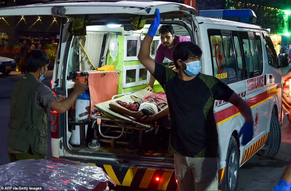 Hiện trường vụ nổ như ngày tận thế khiến 70 người chết tại sân bay Kabul - 1 Hiện trường vụ nổ như ngày tận thế khiến 70 người chết tại sân bay Kabul - 1