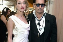 “Cướp biển” Johnny Depp đã cưới “bồ” trẻ 