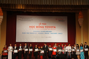 100 suất học bổng âm nhạc được trao cho học sinh Việt Nam