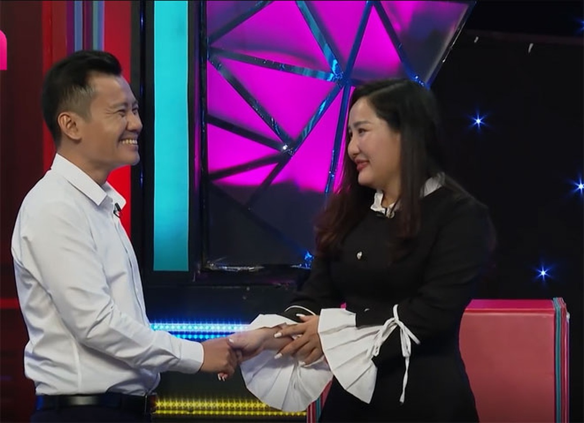 Đôi nam nữ vừa gặp đã tranh luận gay gắt về chuyện tiền bạc - 3 Đôi nam nữ vừa gặp đã tranh luận gay gắt về chuyện tiền bạc - 3