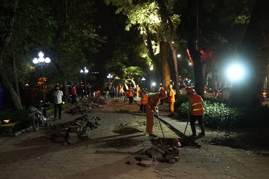 Hà Nội chôn ngầm 1600m cáp điện, lát lại vỉa hè quanh hồ Gươm