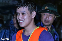 Đà Nẵng: Nam sinh viên lao vào dòng nước lũ cứu người gặp nạn trong đêm