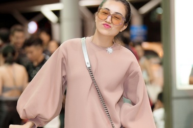 Lệ Hằng nhí nhảnh lên đường đi Nhật giao lưu văn hóa