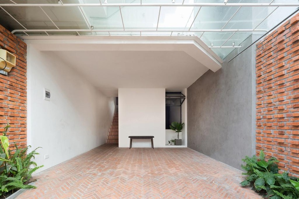 Nhà có mặt tiền đặc rỗng lạ lùng khiến ai đi qua cũng tò mò ở Bình Dương - 2