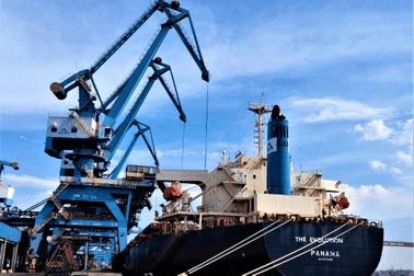 Tàu The Evolution hoàn thành chuyến hàng đầu tiên về cảng Hòa Phát Dung Quất