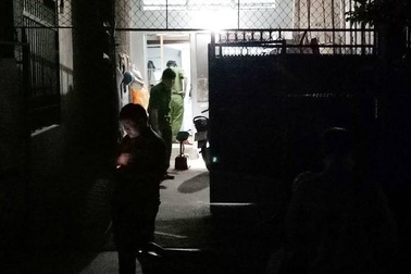 “Sát thủ” xông vào phòng trọ rút súng bắn người