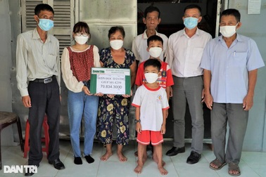 Chồng mất vì Covid, vợ nghèo lo 3 con thất học được hỗ trợ 77 triệu đồng