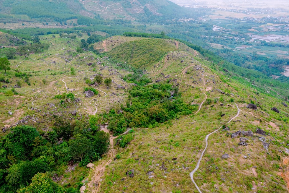 Bí ẩn ngôi tháp cổ trên đỉnh núi, qua nhiều thế kỷ ít ai tiếp cận được - 1