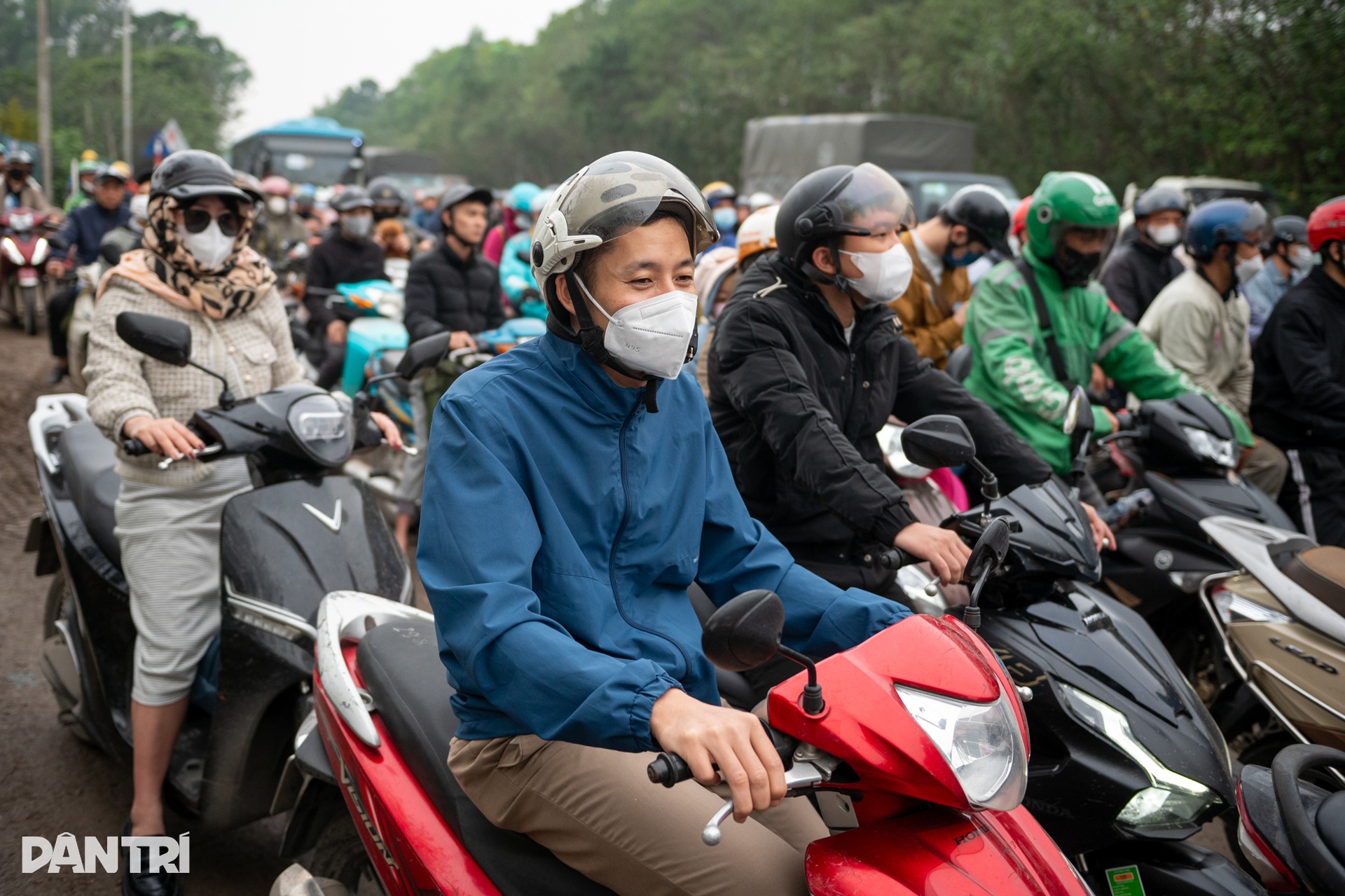 Đường gom đầu đại lộ Thăng Long: Giao thông tê liệt trong buổi sáng - 7 Đường gom đầu đại lộ Thăng Long: Giao thông tê liệt trong buổi sáng - 7