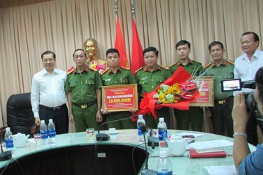 Thưởng “nóng” lực lượng phá nhanh vụ vận chuyển ma túy liên tỉnh