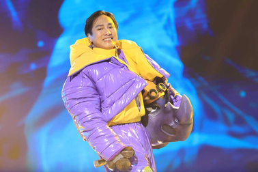 Châu Khải Phong đáp trả khi bị nói hát hội chợ lại đi thi "Ca sĩ mặt nạ"