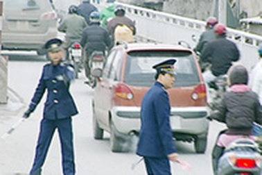 Thanh tra giao thông được phép dừng xe?