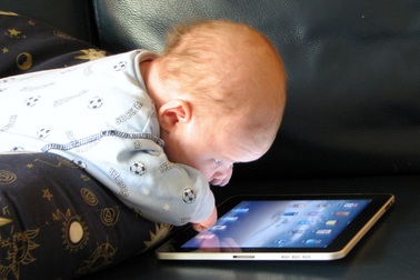 6 mẹo để trẻ không bị "nghiện" dùng iPhone, iPad