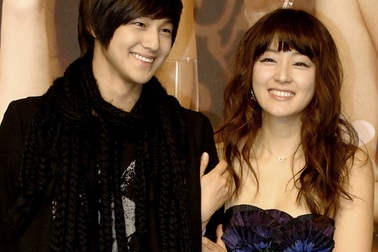 Park Jin Hee cuốn hút bên “phi công trẻ” Kim Bum