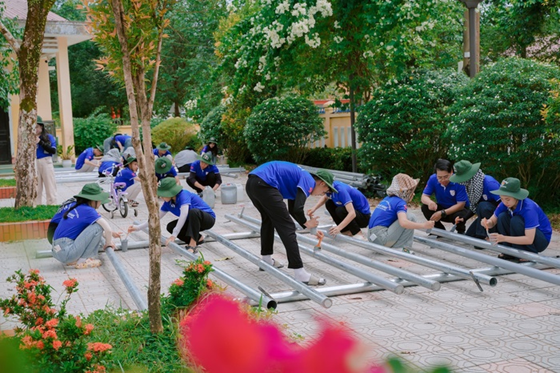 Hành trình “Ánh sáng xanh” thắp sáng nhiều nẻo đường Việt Nam - 5 Hành trình “Ánh sáng xanh” thắp sáng nhiều nẻo đường Việt Nam - 5