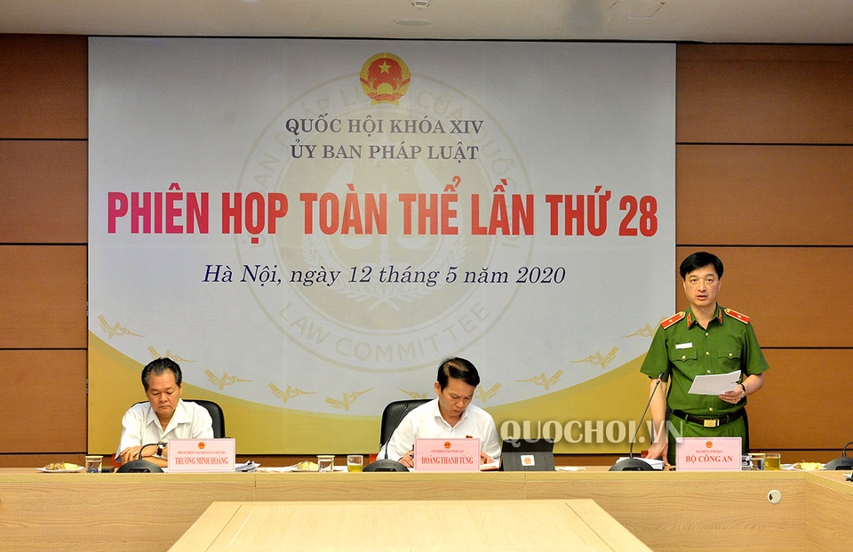 Sổ hộ khẩu không ngăn được “dòng chảy nhập cư” vào đô thị - 1 Sổ hộ khẩu không ngăn được “dòng chảy nhập cư” vào đô thị - 1