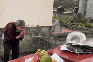 Cụ bà 103 tuổi vượt 300km về quê giỗ mẹ và câu nói đầy xót xa