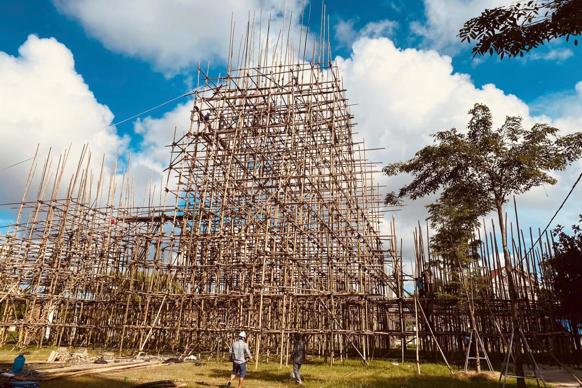 Khám phá hang đá Giáng sinh làm từ 5.000 cây tre - 3 Khám phá hang đá Giáng sinh làm từ 5.000 cây tre - 3