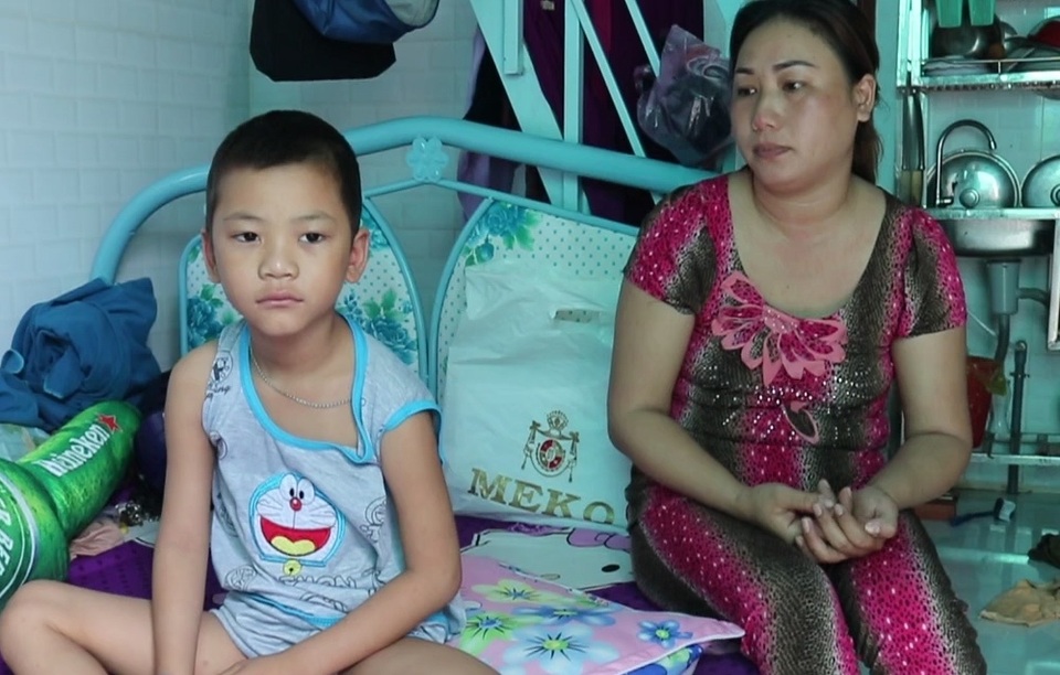 Người mẹ bán vé số ứa lệ ôm nỗi đau tuyệt vọng nhìn con ung thư - 5 Người mẹ bán vé số ứa lệ ôm nỗi đau tuyệt vọng nhìn con ung thư - 5