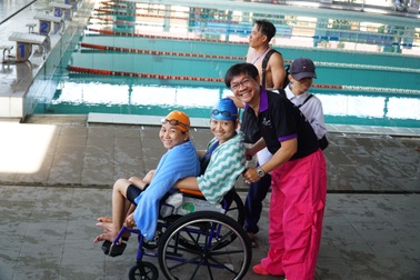 Người đàn ông 21 năm hỗ trợ vận động viên khó khăn: Hãy sống tử tế với đời