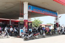 Tạm giam chủ cây xăng cùng nhóm côn đồ làm loạn bằng súng