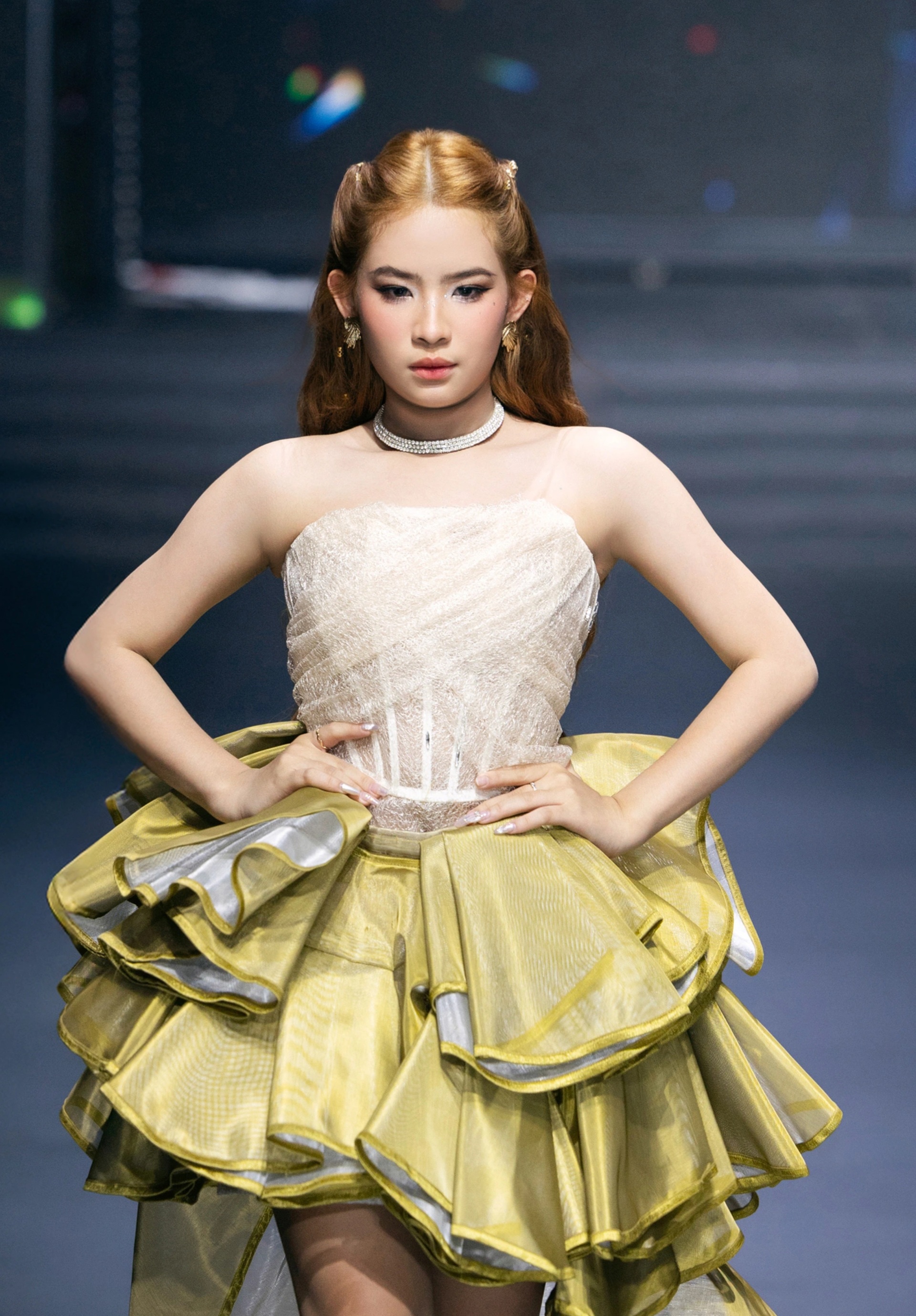 Người mẫu 15 tuổi thể hiện phong cách quốc tế trên sàn diễn Việt Nam - 1 Người mẫu 15 tuổi thể hiện phong cách quốc tế trên sàn diễn Việt Nam - 1