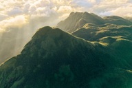 Săn mây trên “nóc nhà” Voi Mẹp cao hơn 1.700m so với mực nước biển